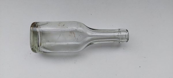 Lahvička s nápisem U1951