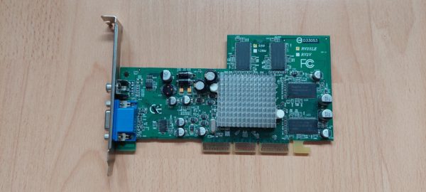 ATI Radeon 9000 XT / CGA-9064TV