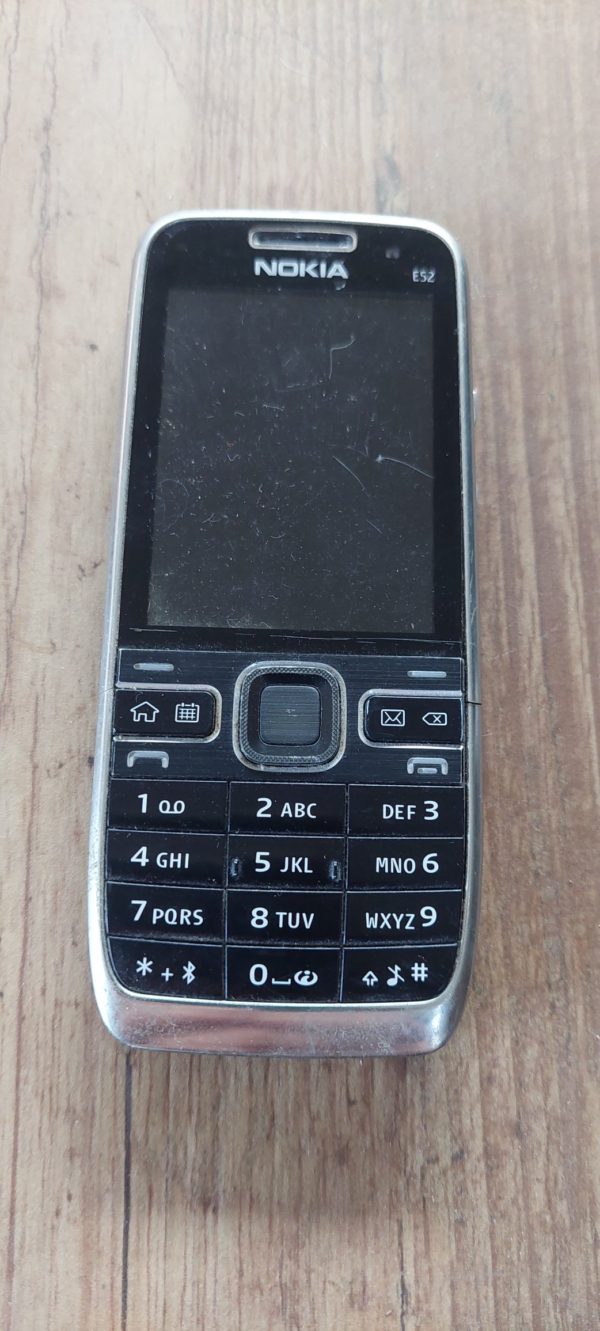 NOKIA E52