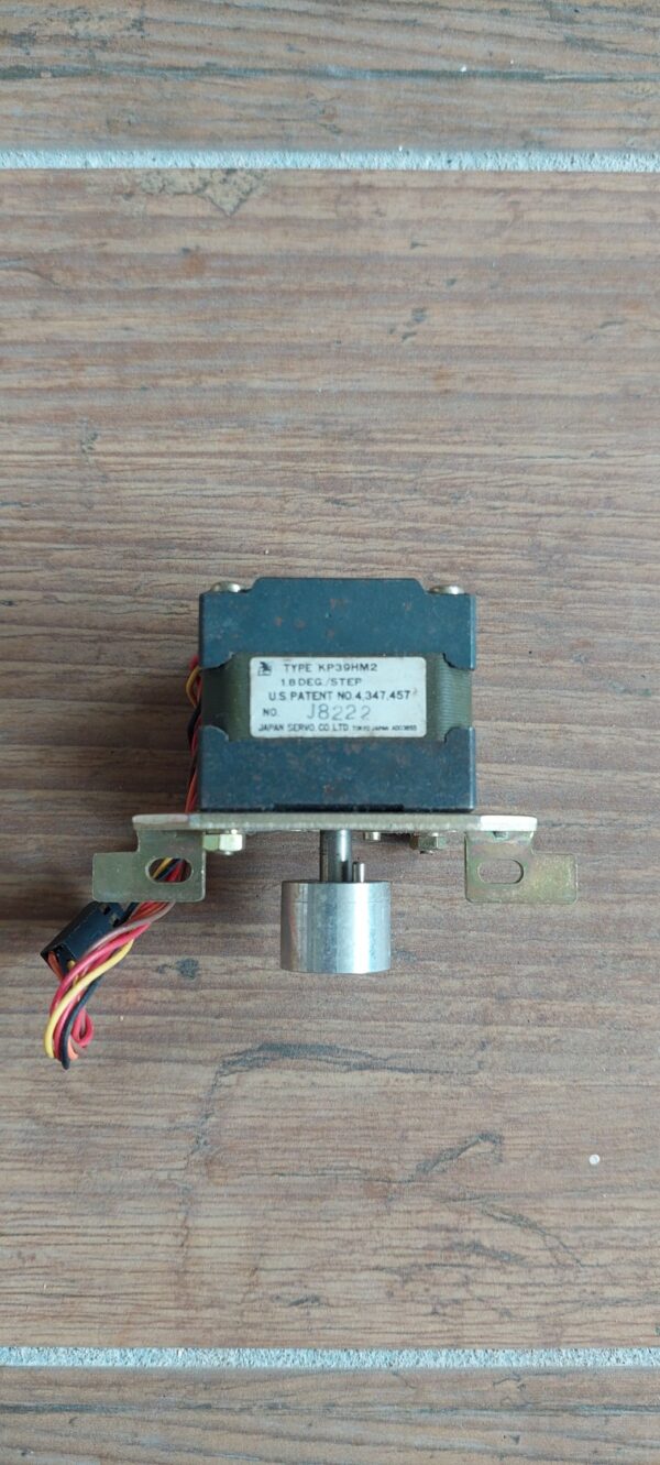 Krokový motor KP39HM2-025