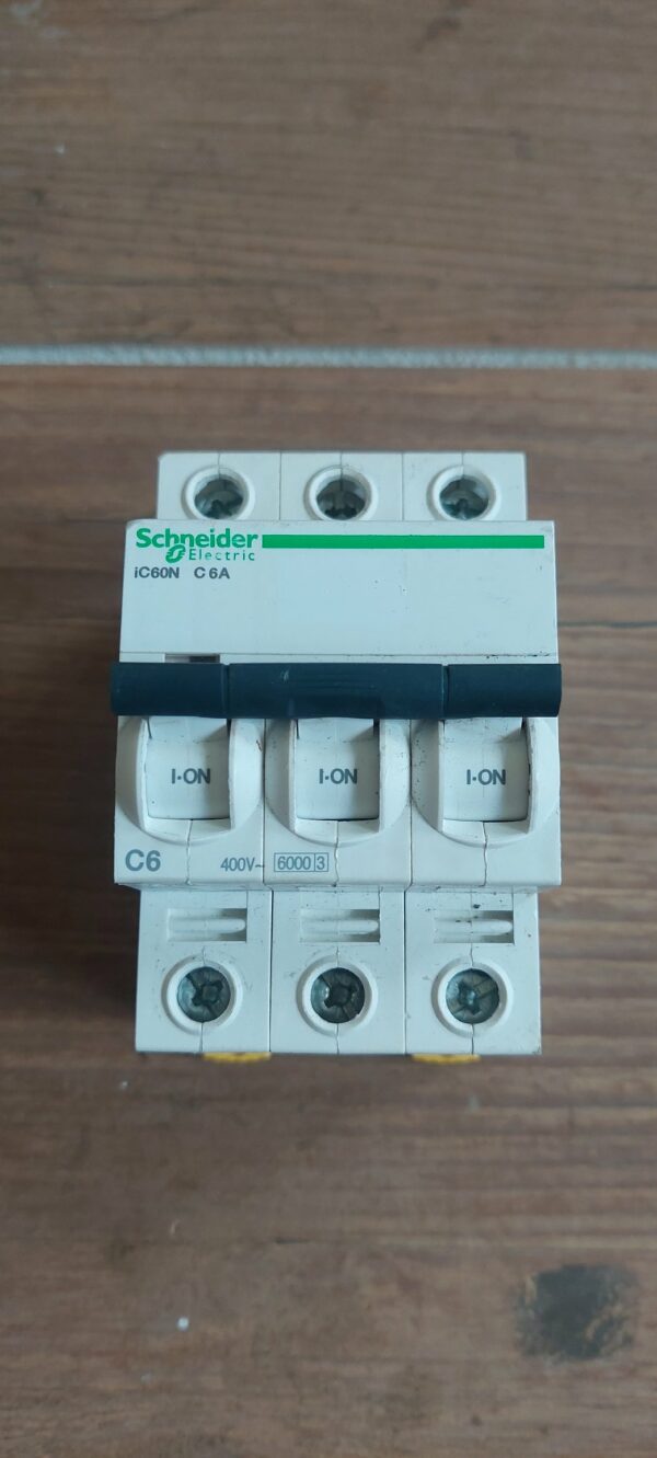 Nadproudový jistič IC60N-C6A